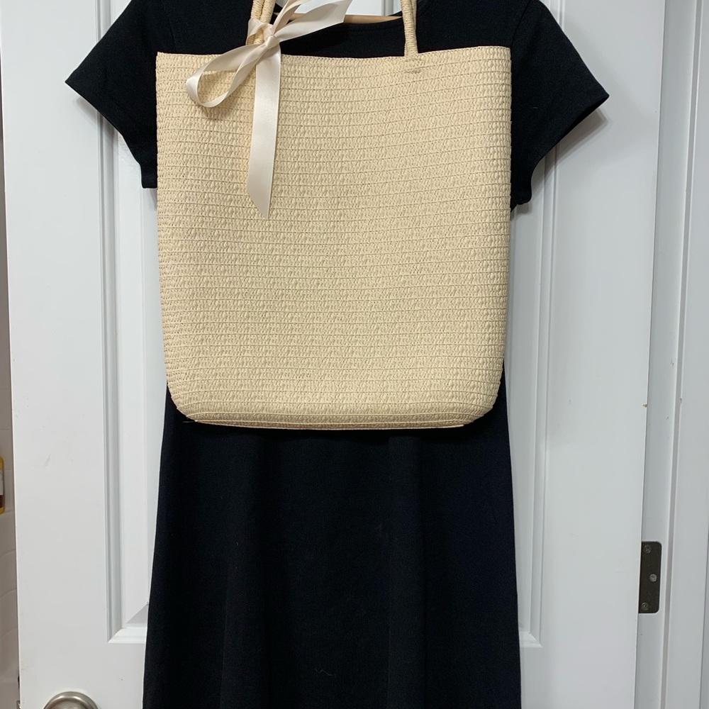Everlane short sleeve black dress - women’s small.